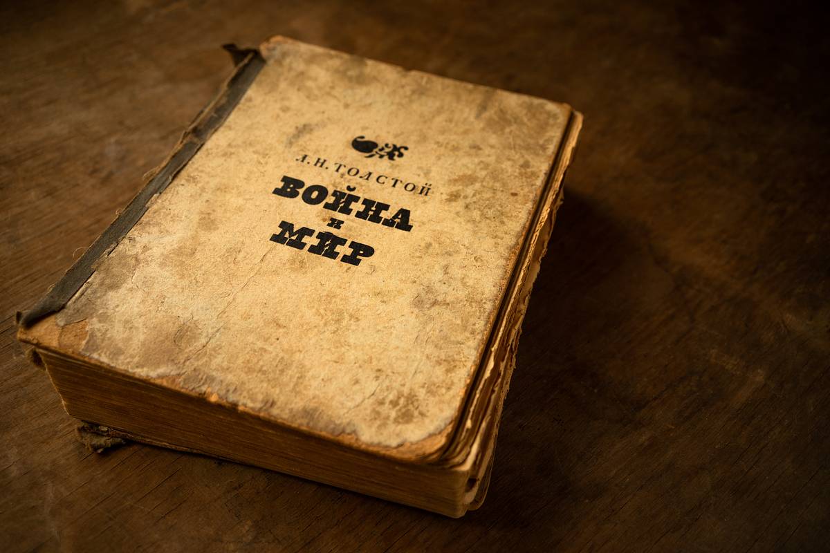 Басилашвили предложил депутатам запретить Войну и мир