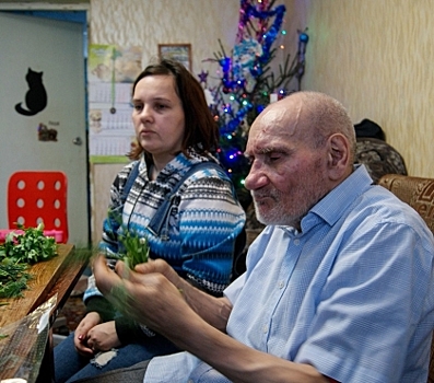 Челябинский завод поможет бездомному дедушке, которого приютила под Новый года семья с двумя детьми