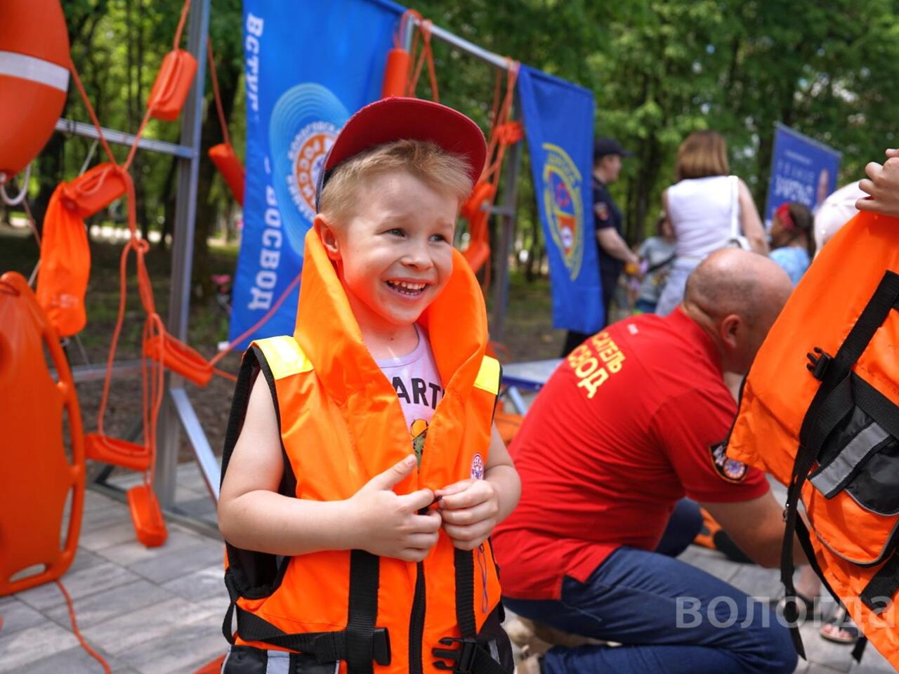 В парке Ветеранов юным вологжанам рассказали о безопасном лете -  Рамблер/женский