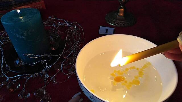 И на суженого, и на деньги: как правильно гадать на воске