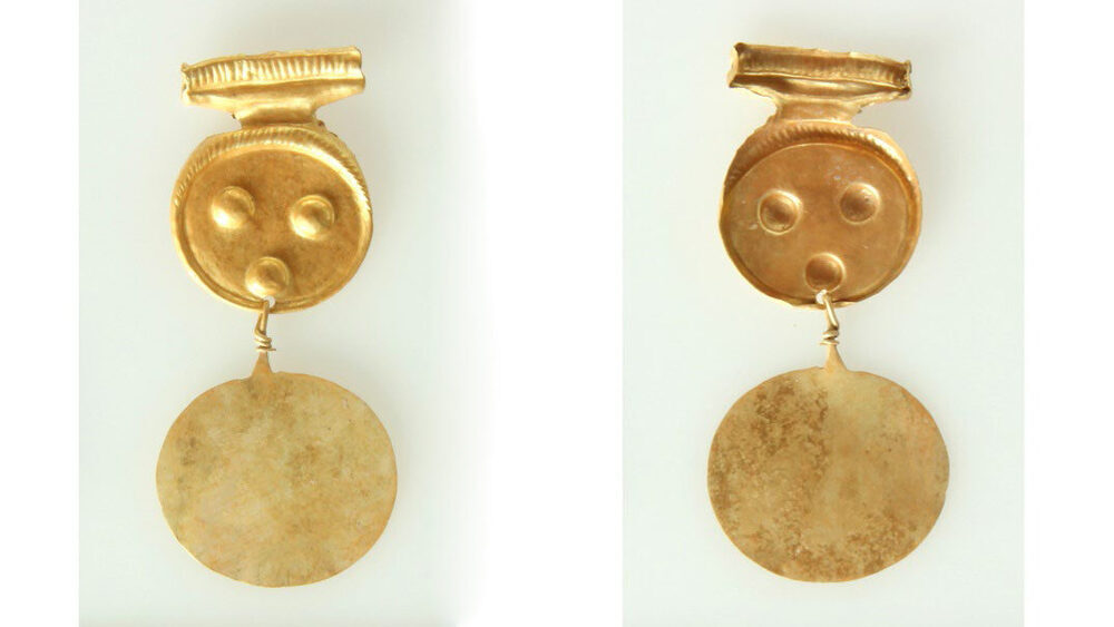 В Греции нашли золотой комплект украшений возрастом около 4000 лет.