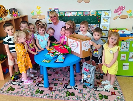 Выселковский детский сад передал зооволонтёру корм для животных