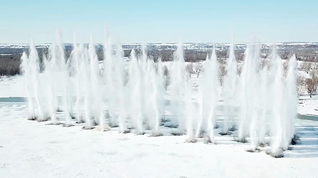 Саперы произвели подрыв льда в Южном Урале и Татарстане