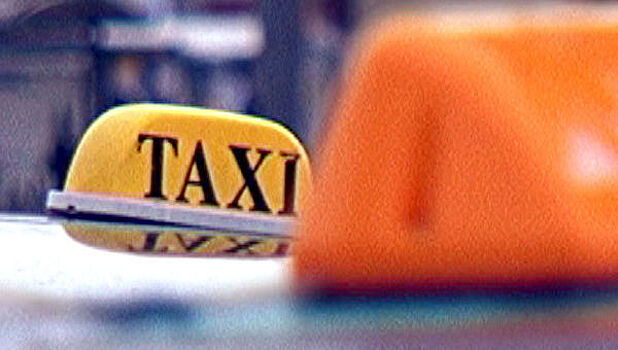 Таксист ограбил зампредставителя МВД РФ в Китае