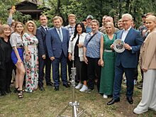 Губернатор Красноярского края Александр Усс посетил съемки фильма о золотой лихорадке в Сибири