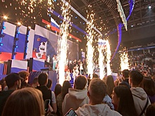 Оркестр, море цветов, плакатов и гимн: как чествовали российских олимпийцев в Москве