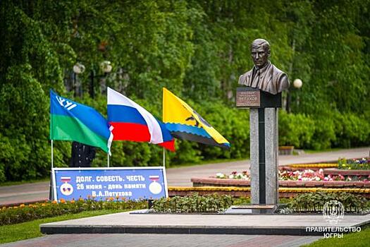 «Это наш долг перед Петуховым». В день памяти погибшего мэра Наталья Комарова обратила внимание на развитие муниципалитетов