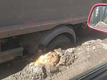 В Ярославле мусоровоз ушёл под землю