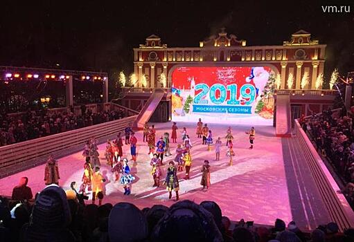 Новогодние каникулы: ледовый театр в Новопушкинском сквере
