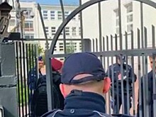 Сотрудники российской школы в Варшаве покинули здание