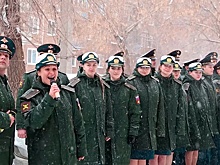 Ансамбль «Красная звезда» поздравил с Днем защитника Отечества ветерана ВОВ в Оренбурге