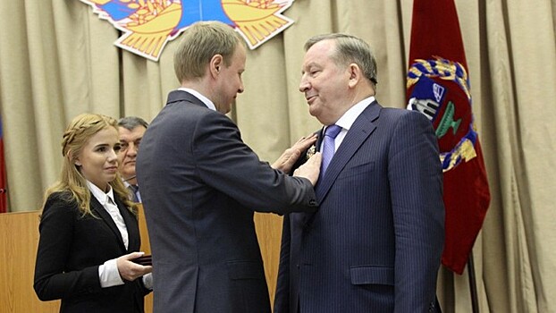 Врио алтайского губернатора Томенко предложил на пост сенатора экс-губернатора Карлина