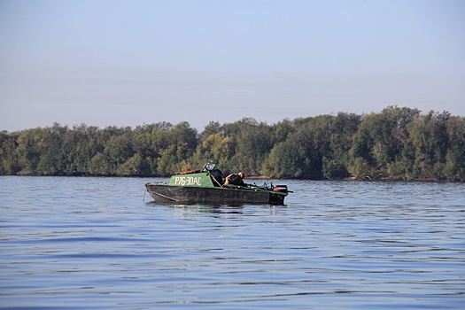 «По реке кругами ходила резиновая лодка»: специалисты МЧС на своей рыбалке спасли тонущего незнакомца