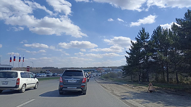 Огромная пробка образовалась в Кемерове