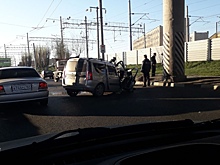 В Саратове автомобиль протаранил опору моста: водитель госпитализирован