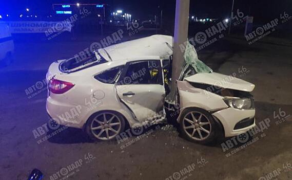 Ночью 2 апреля на объездной дороге Курска Лада Гранта врезалась в ЛЭП