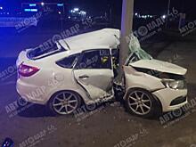 Ночью 2 апреля на объездной дороге Курска Лада Гранта врезалась в ЛЭП