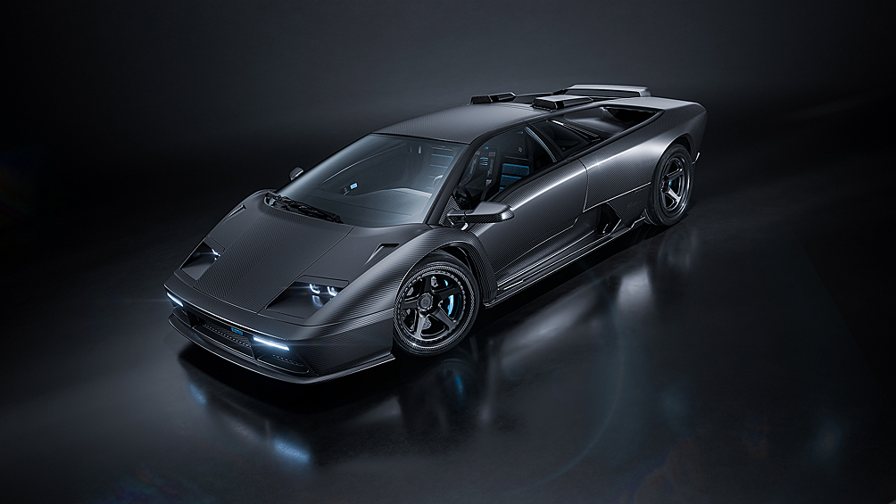 Рестомод Eccentrica V12 на базе Lamborghini Diablo получил трековую версию Pacchetto Titano с углепластиковыми колёсами, дополнительным аэродинамическим обвесом, отделкой салона карбоном и алькантарой, а также перенастроенной подвеской и более производительными тормозами.