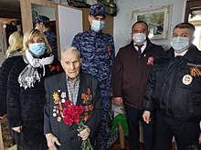 В Мурманской области сотрудники полиции поздравили ветерана Великой Отечественной войны