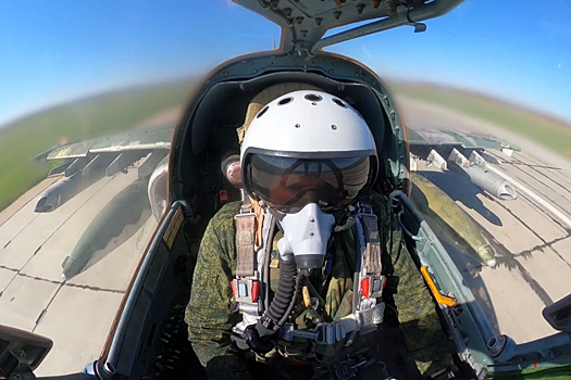 Экипажи самолетов Су-25 нанесли удар по бронетехнике ВСУ в зоне ответственности группировки войск «Восток»