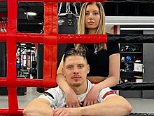 Боксер Войцеховский нокаутировал Гасанова на турнире в Москве и сделал предложение девушке