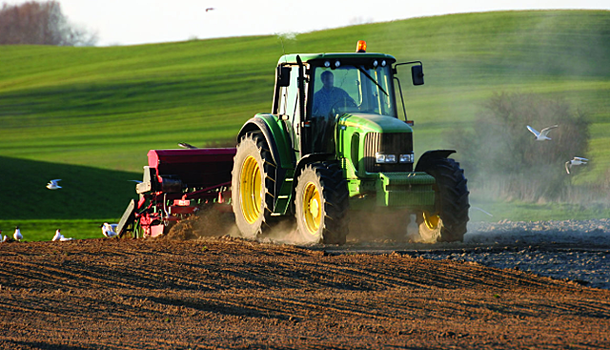 Тракториста из Нестерова уволили за видео в интернете