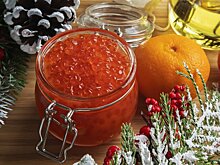 Россиянам рассказали, как отличить настоящую красную икру от имитированной