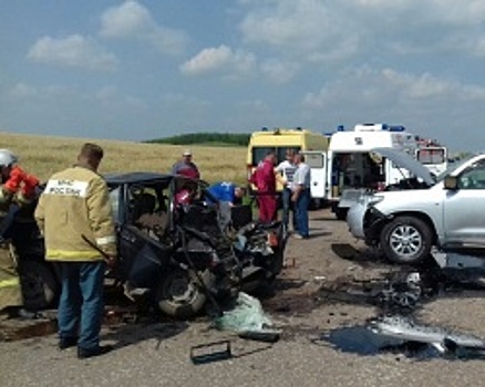 В Башкортостане столкнулись ВАЗ-21099 и Toyota Land Cruiser 200: погибла жена одного из водителей