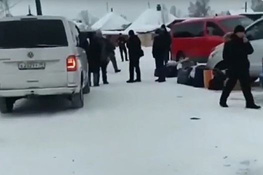 В российском регионе две сотни людей на сутки застряли на переправе в мороз