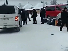 В российском регионе две сотни людей на сутки застряли на переправе в мороз