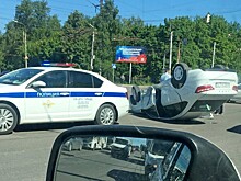 В Рязани на съезде с моста на Московском шоссе перевернулась «Веста»