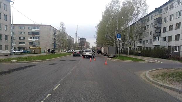 Вологжанин на элитной иномарке сбил мужчину в микрорайоне Водники