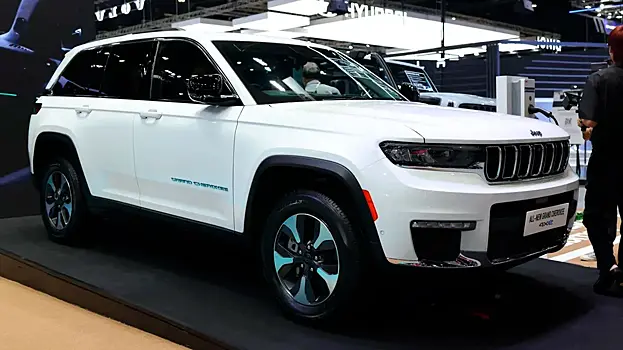 На Motor Expo показали гибридный внедорожник Jeep Grand Cherokee 4xe