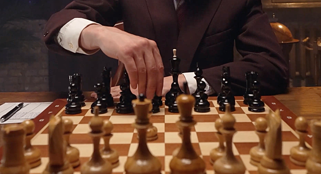 Состоялась премьера сериала о шахматных чемпионах из нашей страны. Закадровый текст читает Сергей Бурунов