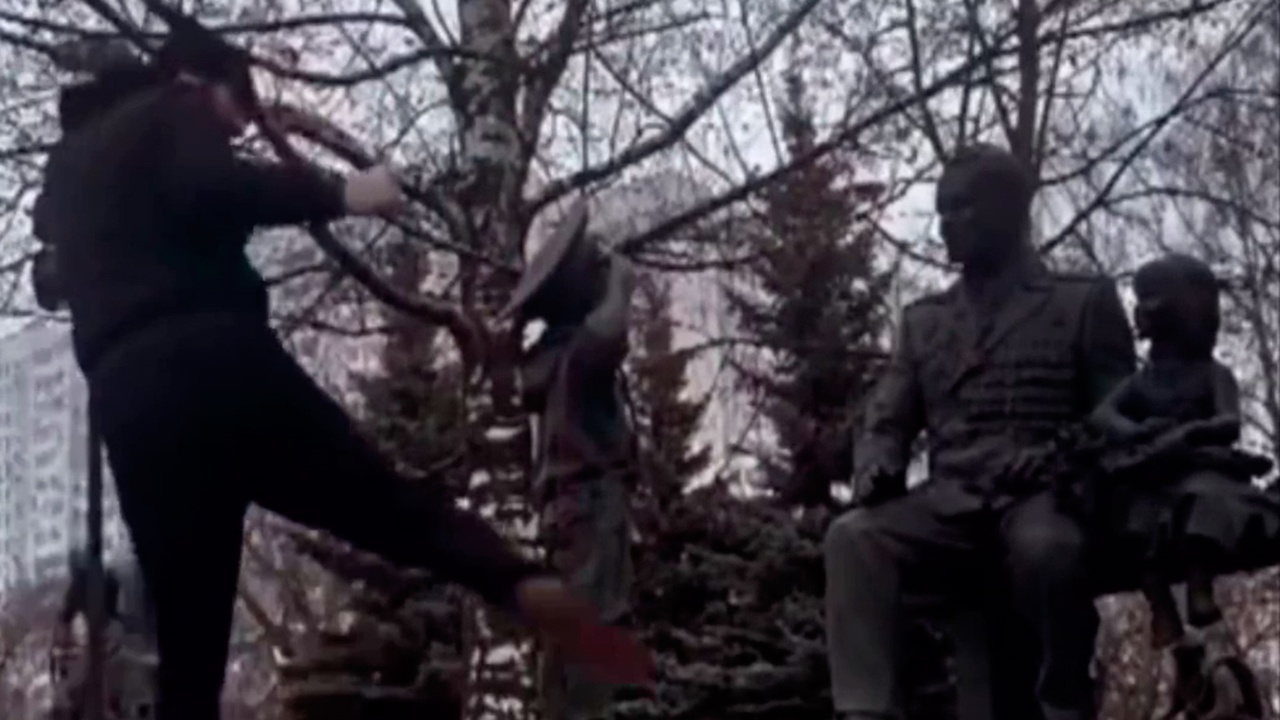 В Москве бойцу ММА предъявили обвинения за «спарринг» с мемориалом ветеранам МЧС