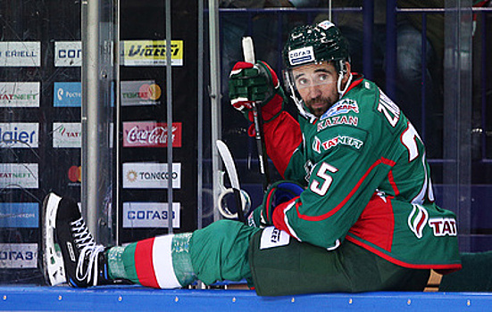 Зарипов повторил рекорд по числу матчей в чемпионатах России по хоккею