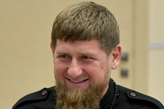 Глава Чечни подарил жительнице республики новый iPhone за угаданный фрукт