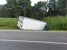В Приморье водитель грузовика уснул за рулём и попал в серьёзное ДТП