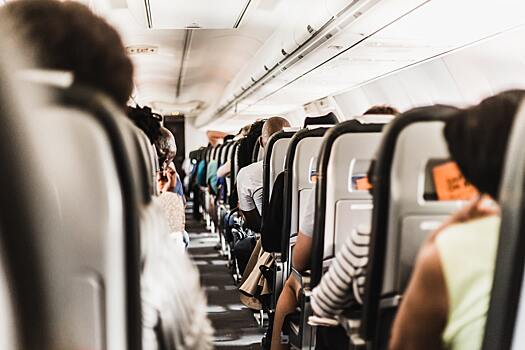 Запах из сумки пассажира вызвал массовую рвоту на борту самолета