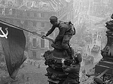 Facebook удаляет фото знамени Победы над Рейхстагом