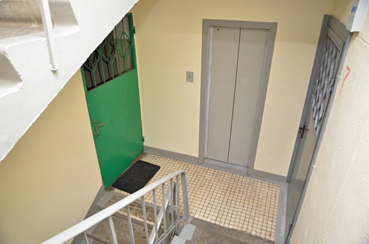 Сотрудники коммунальных служб продолжили благоустройство домов в поселении Кокошкино