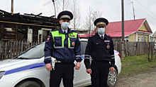 Инспекторы ГИБДД Свердловской области помогли гражданину выбраться из горящего дома