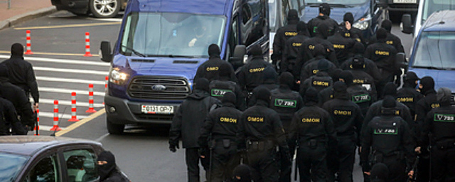 В Белоруссии заявили о праве силовиков врываться в квартиры при поисках нарушителя