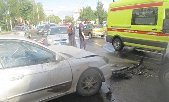 На Советской в Костроме выезд на встречку закончился жуткой аварией