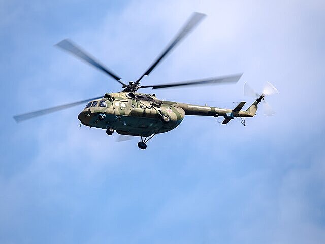 Вертолет Ми-8 совершил жесткую посадку в НАО