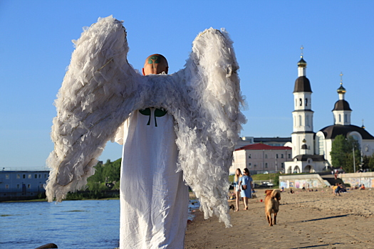 Архангельский «ангел», который был Путиным и Депардье, продает свои крылья за 666 666 рублей