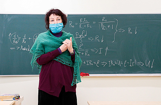 Исследование: средняя зарплата российского учителя — менее 31 тысячи