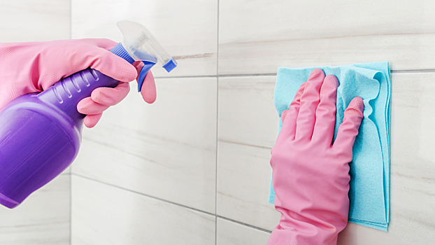 Дёшево и безопасно: самые удобные способы очистки швов между плиткой