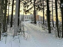 В Кирове обустроили освещение возле школы и спорткомплекса