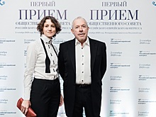 Макаревич вышел в свет с супругой после тайной свадьбы